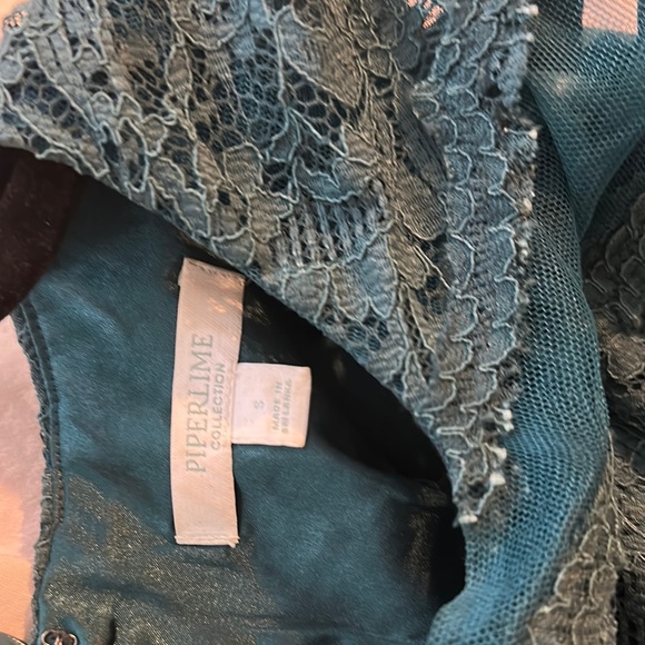 Elegant Teal Lace Dress - Picture 5 of 5